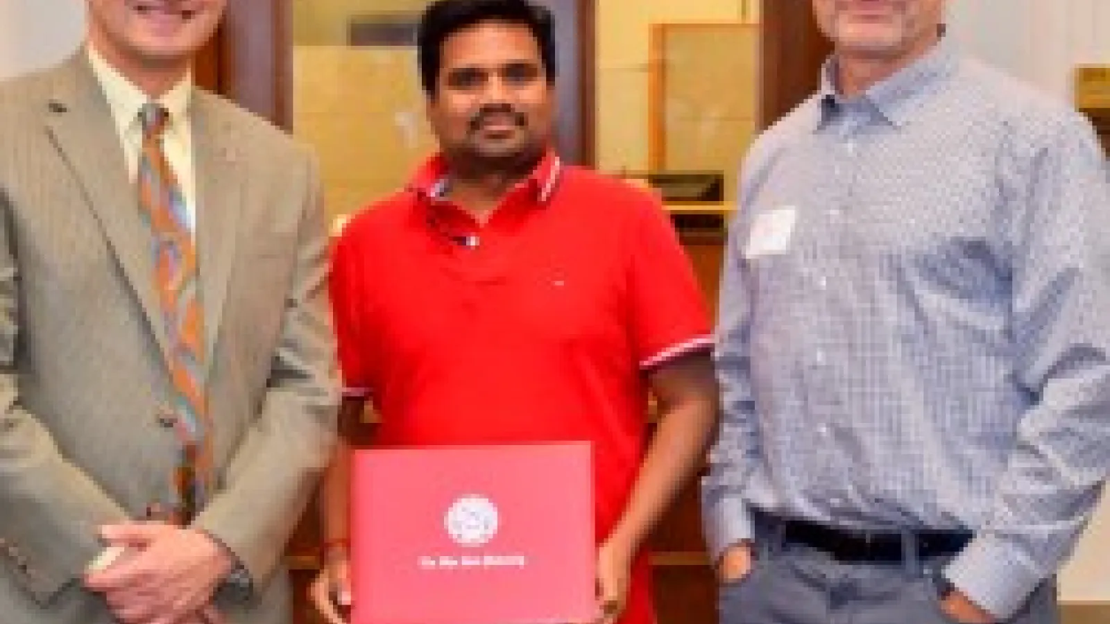 Dr. Manubolu receives recognition at Office of International Affairs Expo with Dr. Ludsin