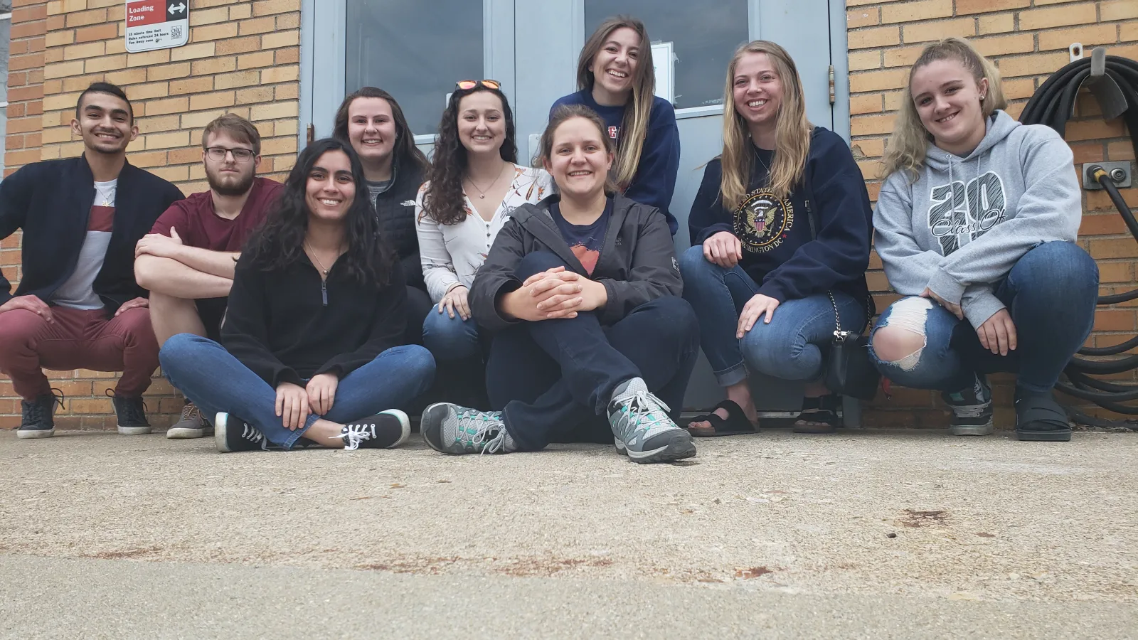 Graduate Student Lyndsie Collis meets with the undergraduate marine biology club