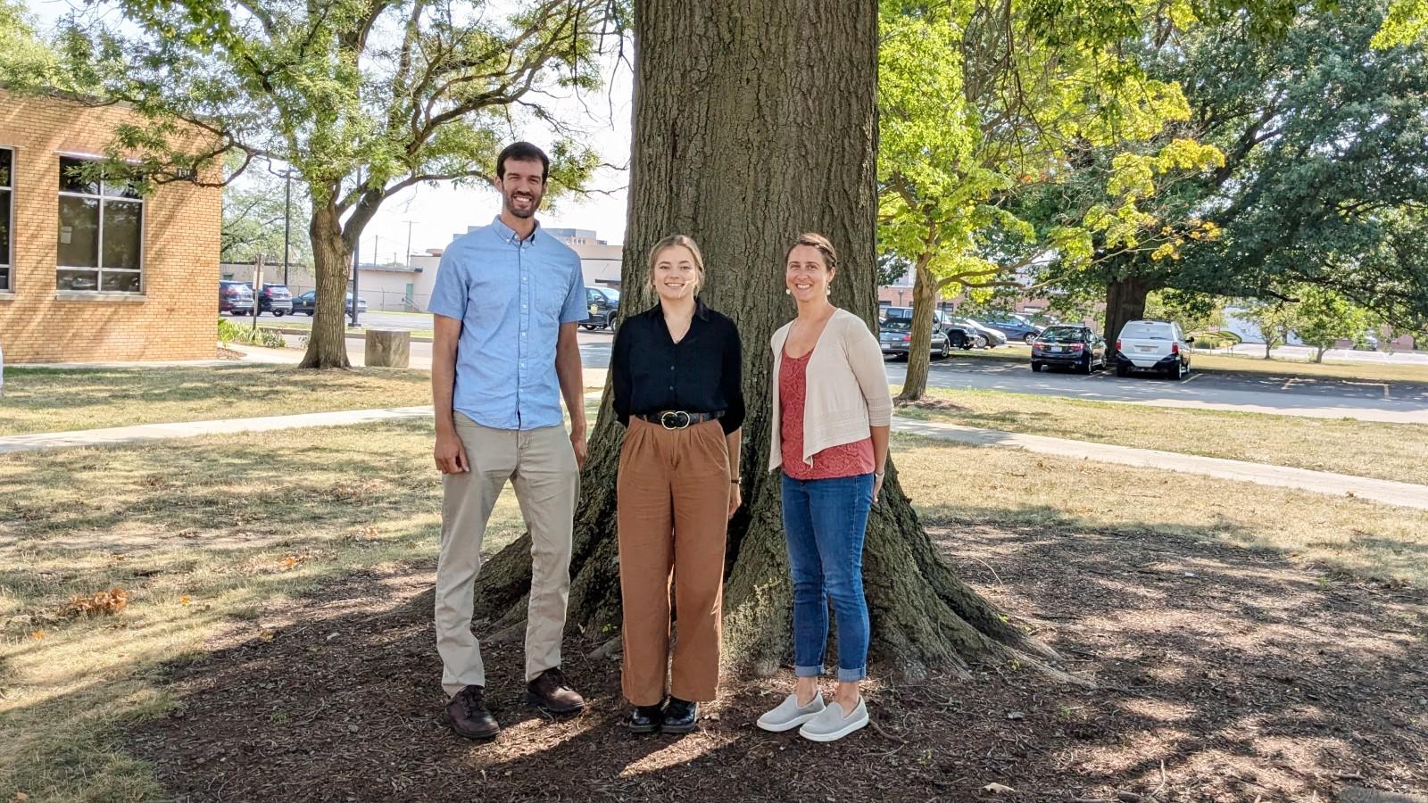 Jeremy Pritt, Kendall Ashley, and Lindsey Bruckerhoff in front of a tree